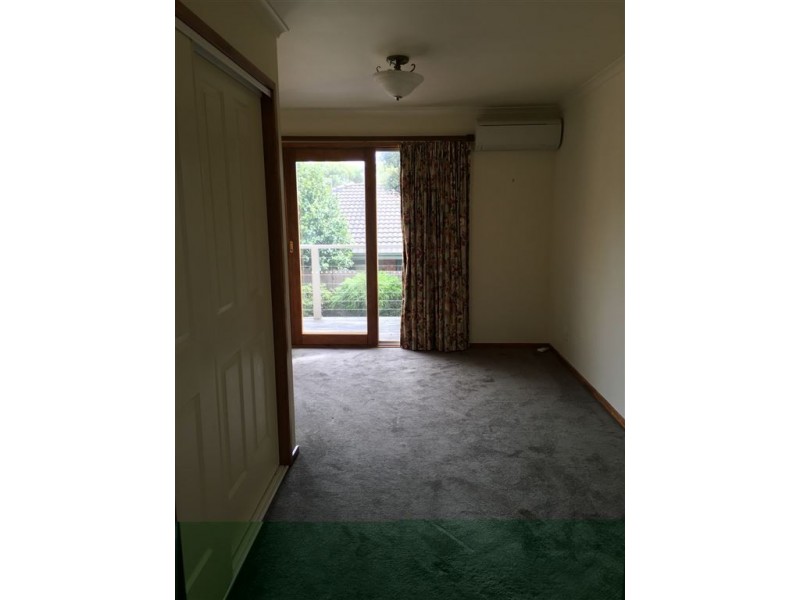 10 Tarrangower Place, Berwick VIC 3806