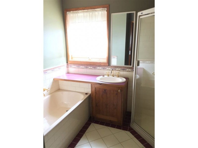 10 Tarrangower Place, Berwick VIC 3806