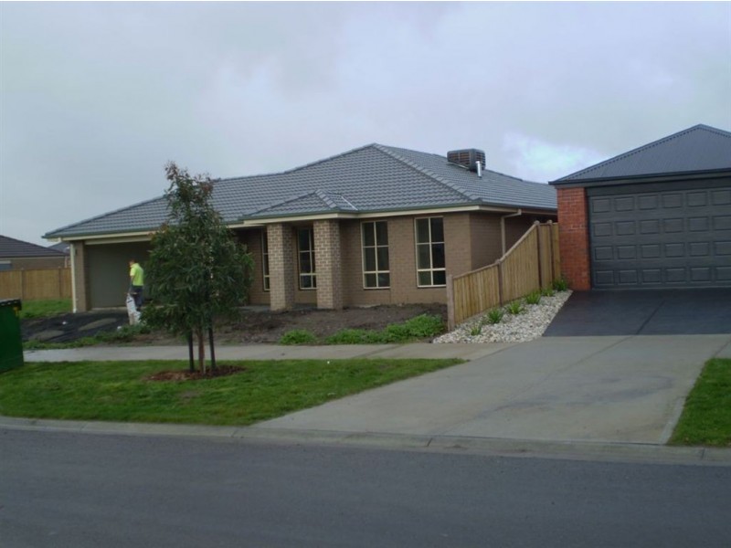 53 Thunderbolt Drive, Cranbourne East VIC 3977