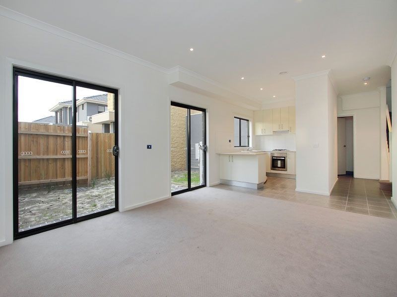 2/27-29 Golden Grove, Springvale South VIC 3172