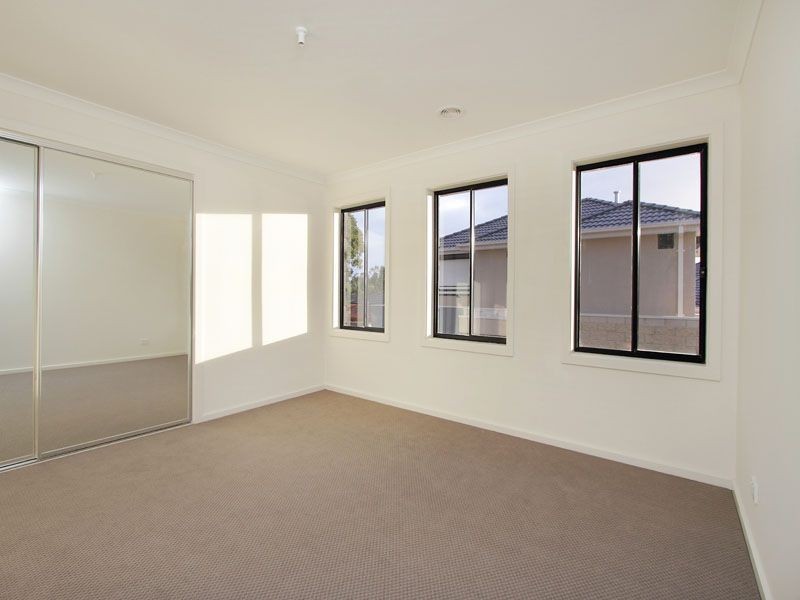 2/27-29 Golden Grove, Springvale South VIC 3172