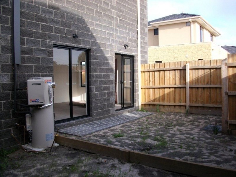 2/27-29 Golden Grove, Springvale South VIC 3172