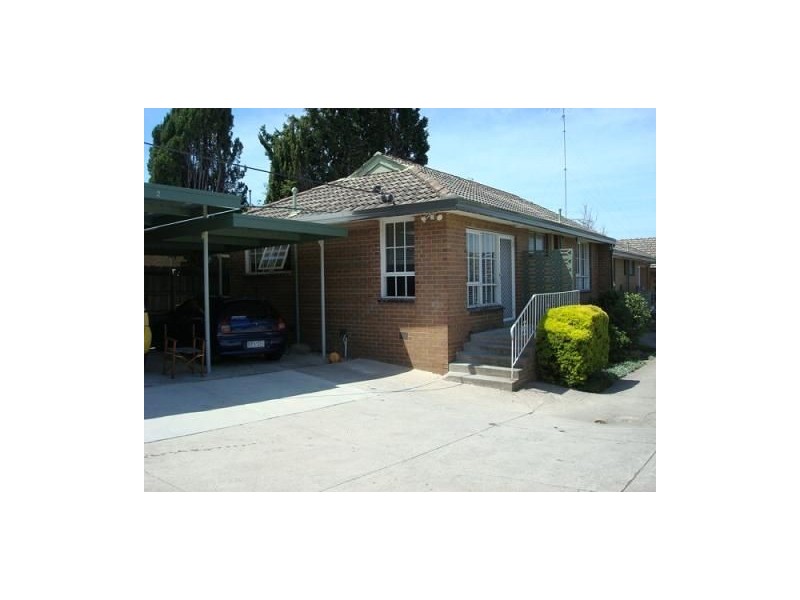1/4 Waverley Road, Chadstone VIC 3148