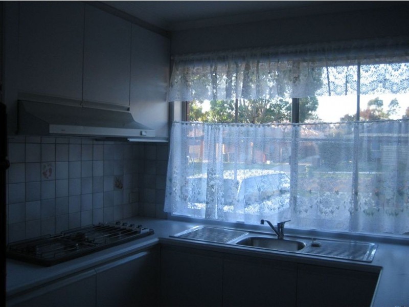 1/42 Strathaven Drive, Berwick VIC 3806