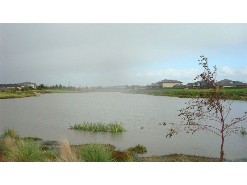 11 Barmah Place, Waterways VIC 3195