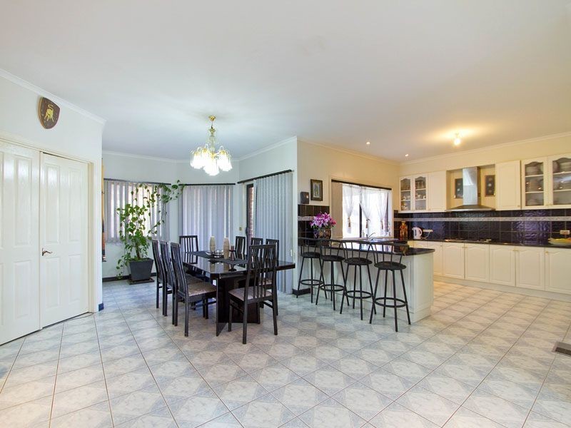 8 Blackwood Drive, Hampton Park VIC 3976