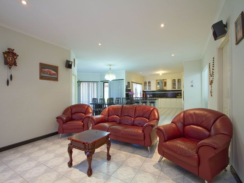 8 Blackwood Drive, Hampton Park VIC 3976