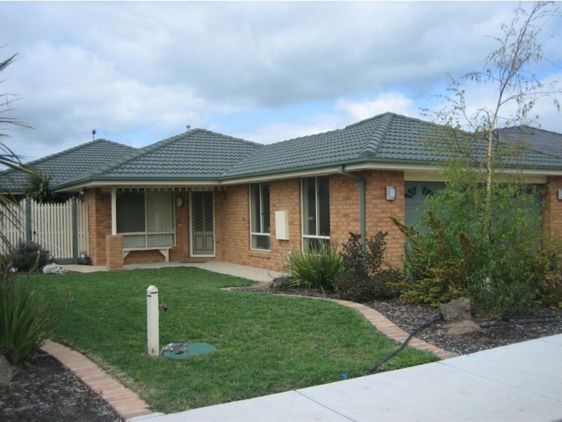16 Earlsfield Drive, Berwick VIC 3806