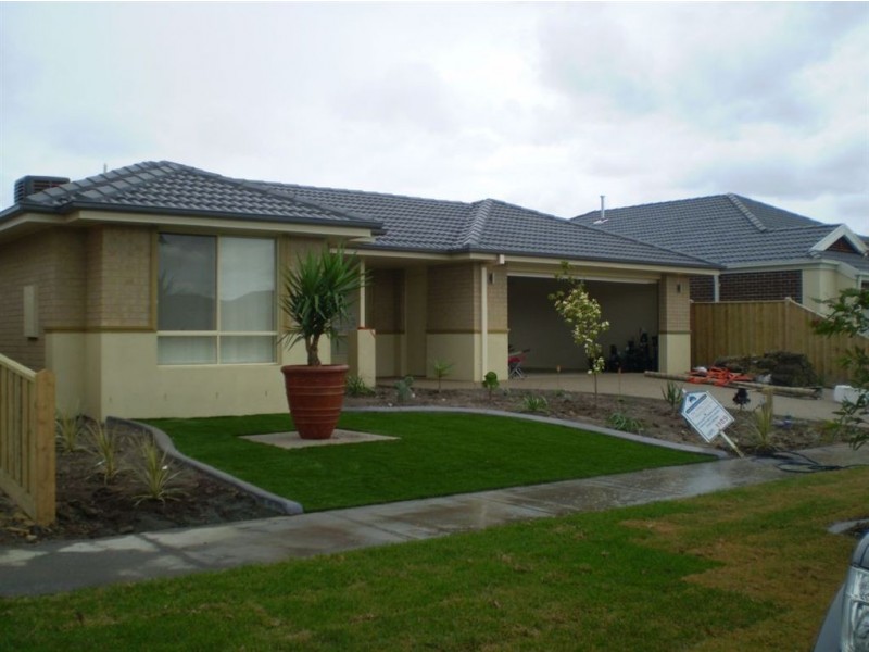 45 Bushranger Boulevard, Cranbourne East VIC 3977