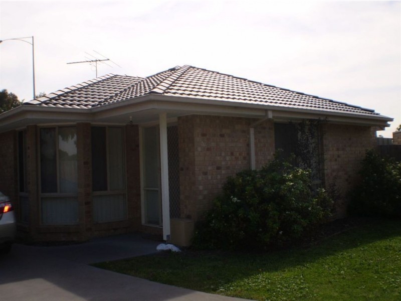 2/5 Norham Court, Berwick VIC 3806