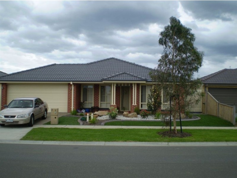 3 Howe Way, Cranbourne East VIC 3977