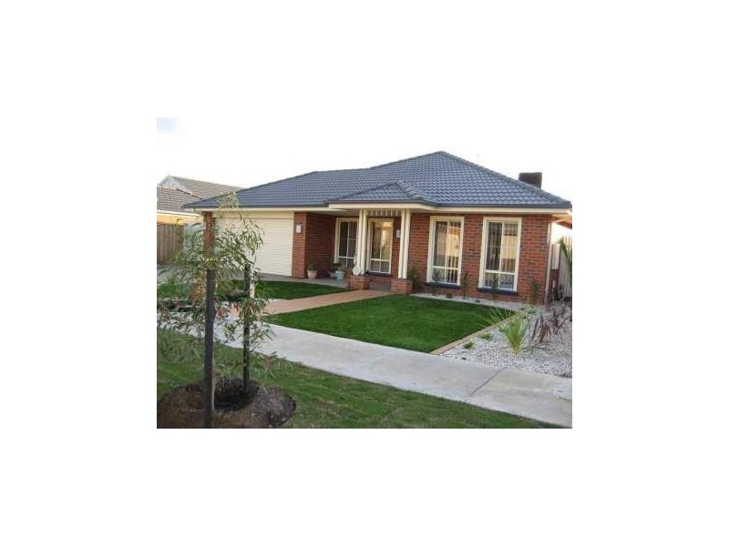 4 Ned Street, Cranbourne East VIC 3977