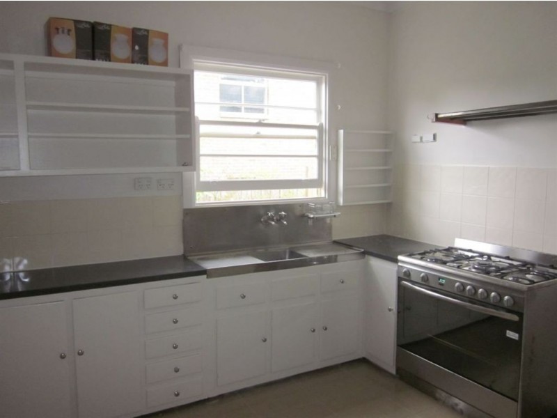 33 Madeleine Road, Clayton VIC 3168