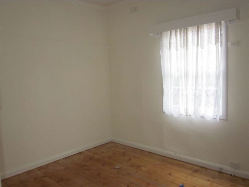 33 Madeleine Road, Clayton VIC 3168