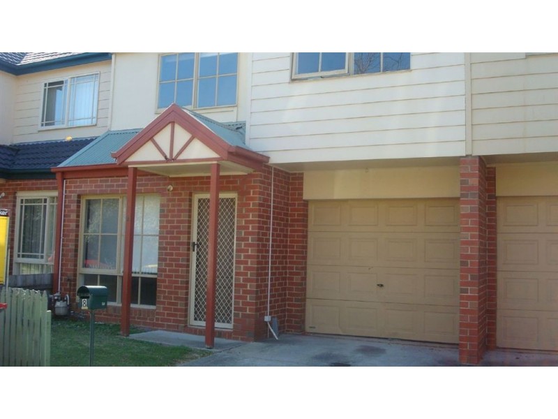 8 Kings Court, Oakleigh East VIC 3166