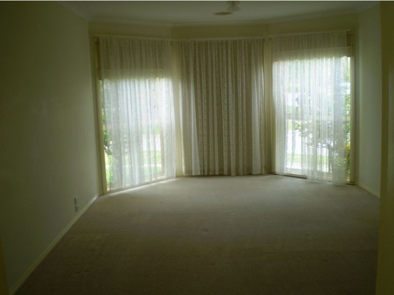 42 Cobblestone Avenue, Narre Warren South VIC 3805