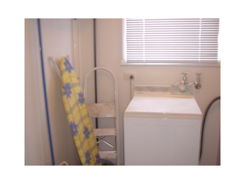 1/27 CAMBRO ROAD, Clayton VIC 3168