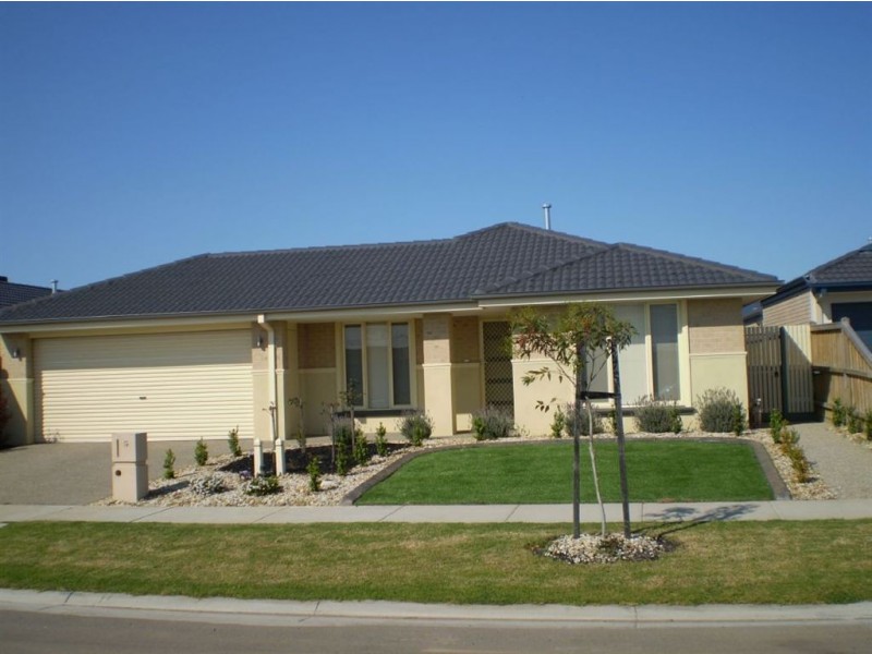 5 Donohue Street, Cranbourne East VIC 3977