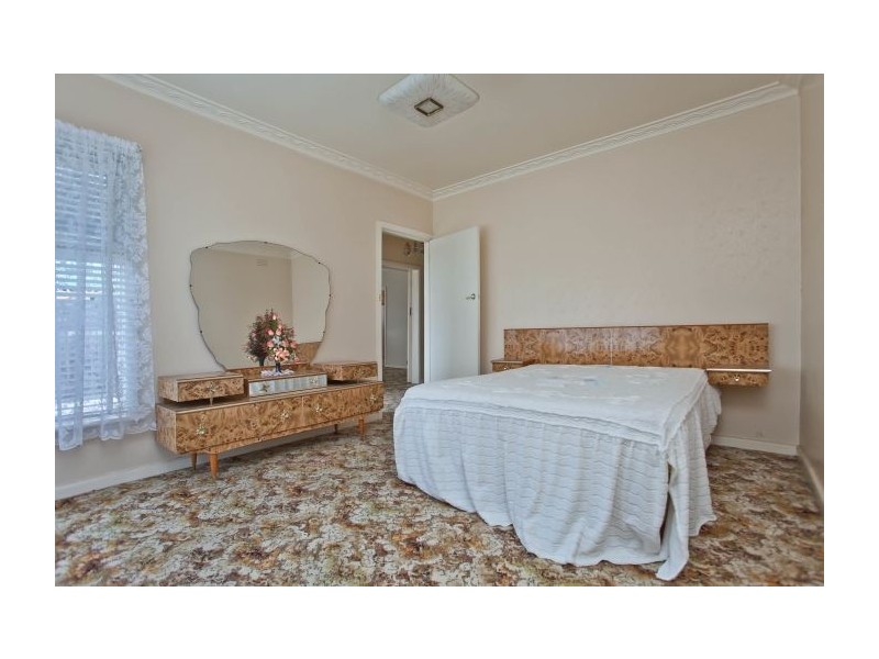 15 Merlyn Avenue, Clayton South VIC 3169