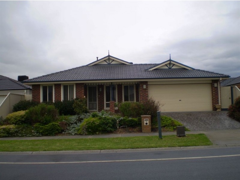 24 Meadowlands Way, Berwick VIC 3806