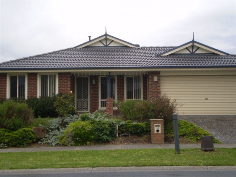 24 Meadowlands Way, Berwick VIC 3806