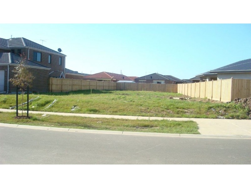 Lot 802/8 Faringdon Crescent, Cranbourne VIC 3977