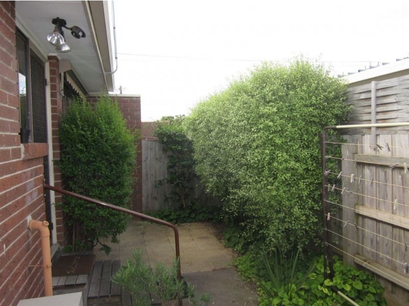 3/2 Oakes Avenue, Clayton South VIC 3169