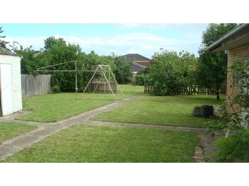 16 Manoon Road, Clayton South VIC 3169