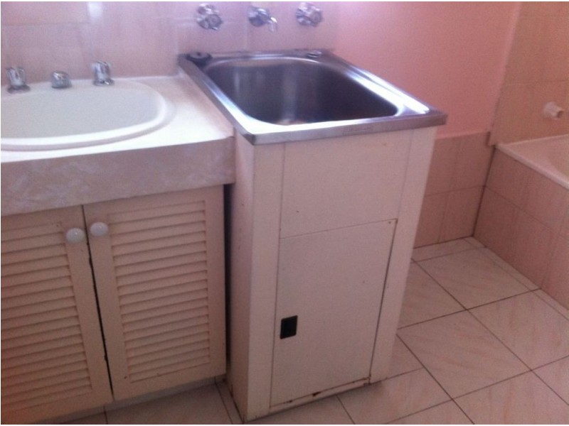 1/2 Moore Street, Clayton South VIC 3169