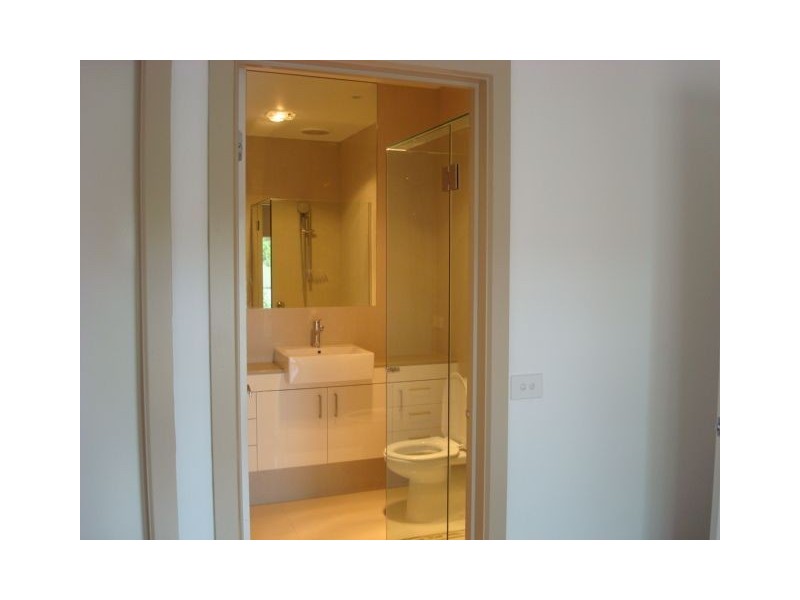 1/32 Newport Road, Clayton South VIC 3169