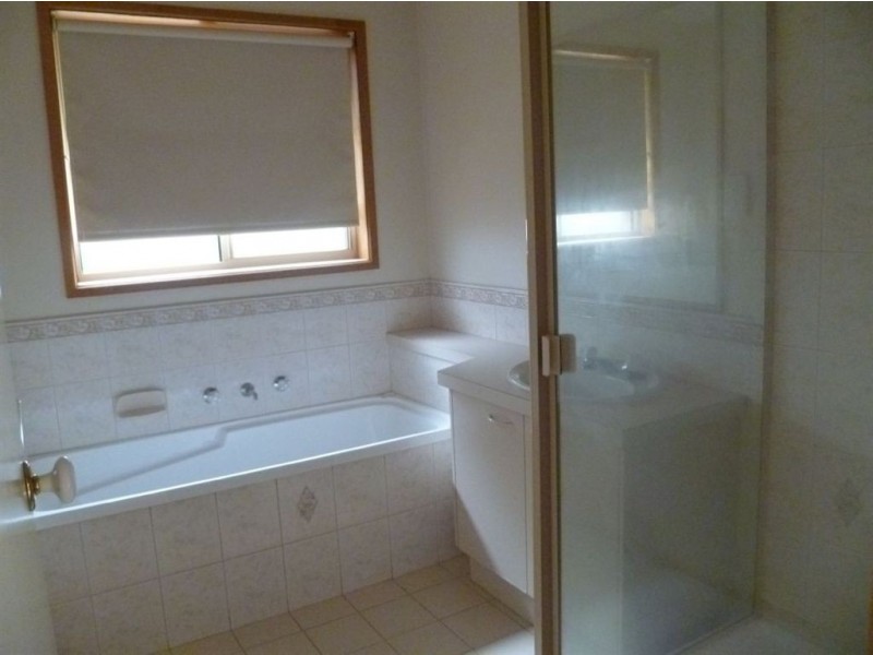 5 Cooma Court, Berwick VIC 3806