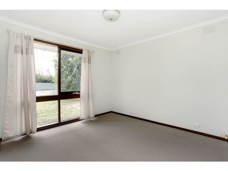 6 Jarvis Crescent, Dandenong North VIC 3175