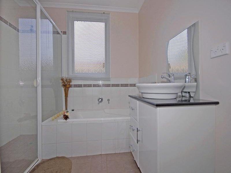 1/40 Risdon Drive, Clayton VIC 3168