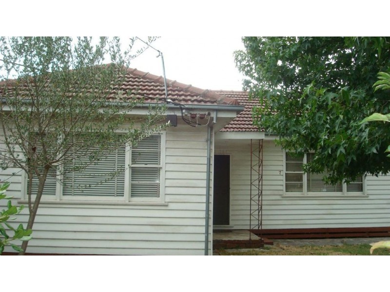 7 Ormond Road, Clayton VIC 3168