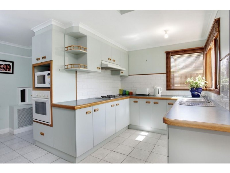 1 Rayhur Street, Clayton South VIC 3169