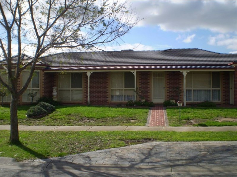 42 Cobblestone Avenue, Narre Warren South VIC 3805