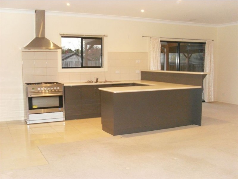 2/8 First Street, Clayton South VIC 3169