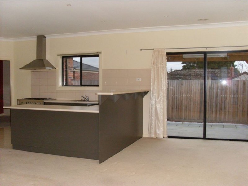 2/8 First Street, Clayton South VIC 3169