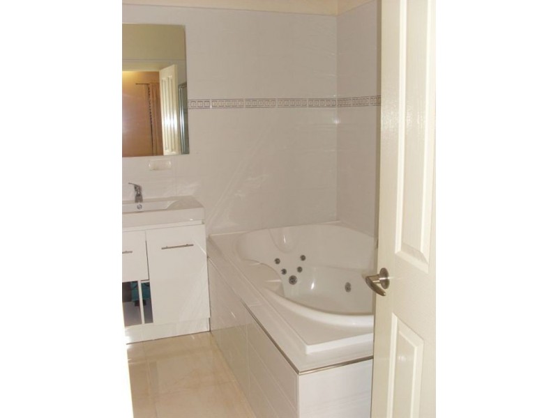 2/8 First Street, Clayton South VIC 3169