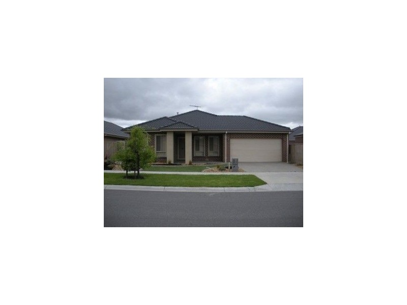 4 Grassland Crescent, Officer VIC 3809