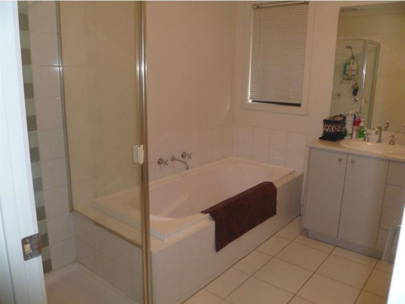 17 Melzak Way, Berwick VIC 3806