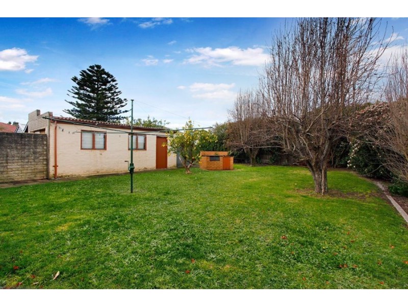 8 Harlington Street, Clayton VIC 3168