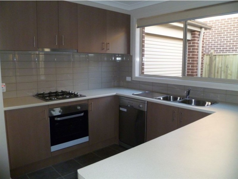 15 Howe Way, Cranbourne East VIC 3977