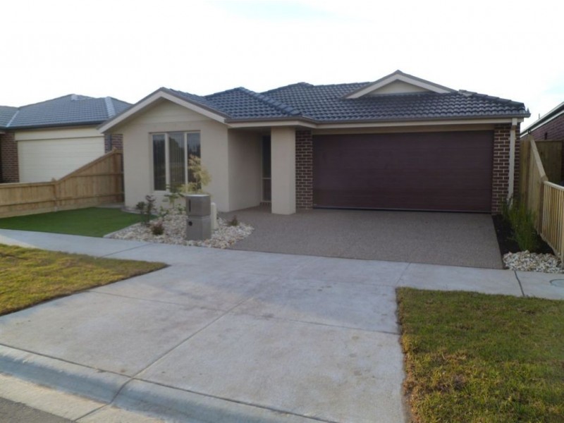 18 Blackledge Drive, Cranbourne East VIC 3977