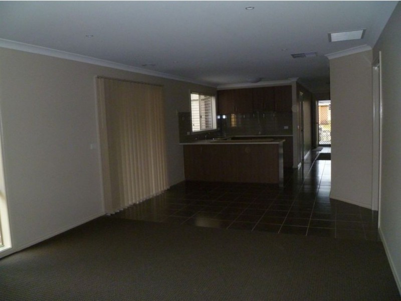 18 Blackledge Drive, Cranbourne East VIC 3977