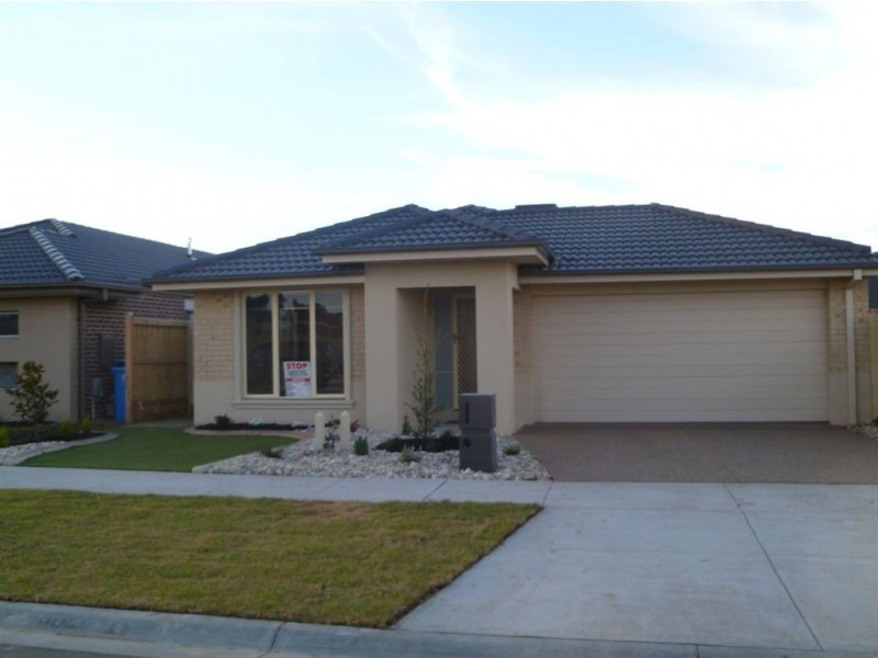 8 Blackledge Drive,, Cranbourne East VIC 3977