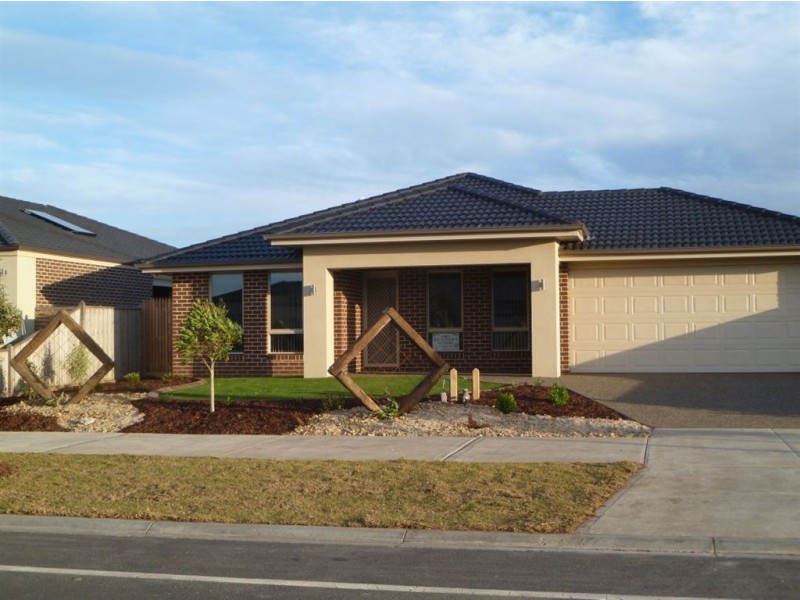 79 Thunderbolt Drive, Cranbourne East VIC 3977