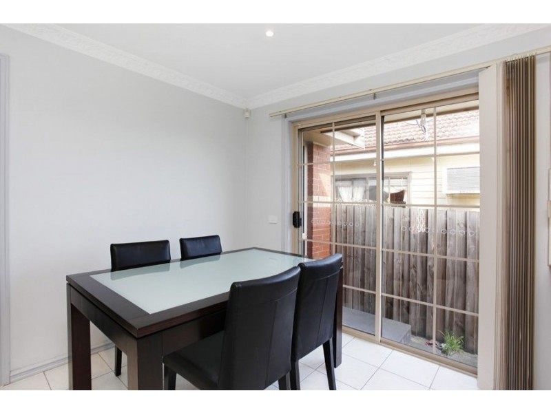 2/15 Newport Road, Clayton South VIC 3169