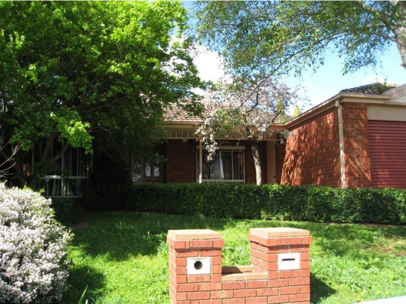 21 Claremont Glen, Berwick VIC 3806