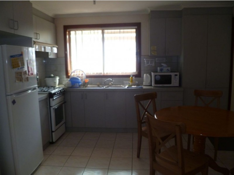 2/3 Beleura Grove, Clayton VIC 3168